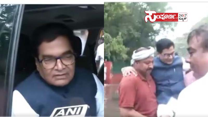 ಮಳೆಗೆ ಮನೆಗೆ ನುಗ್ಗಿದ ನೀರು - ಎಸ್ಪಿ ಸಂಸದರನ್ನು ಎತ್ತಿಕೊಂಡು ಕಾರಿನಲ್ಲಿ ಕುಳ್ಳಿರಿಸಿದ ಸಿಬ್ಬಂದಿ: ವಿಡಿಯೋ ವೈರಲ್ 1 ram gopal yadav ram gopal yadav ram gopal yadav