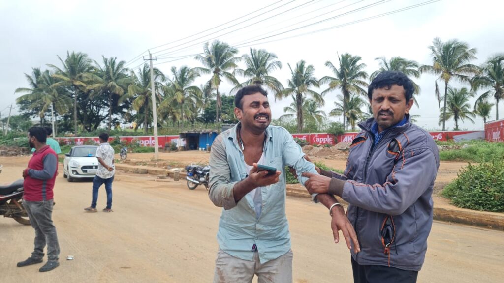 ಭೀಕರ ಅಪಘಾತ : ಗರ್ಭಿಣಿ ಮೇಲೆ ಹರಿದ ಲಾರಿ, ಹೊಟ್ಟೆಯಿಂದ ಹೊರಬಂದು ಒದ್ದಾಡಿ ಸಾವನ್ನಪ್ಪಿದ ಶಿಶು 2 A A A