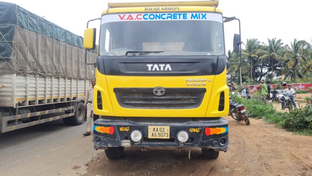 ಭೀಕರ ಅಪಘಾತ : ಗರ್ಭಿಣಿ ಮೇಲೆ ಹರಿದ ಲಾರಿ, ಹೊಟ್ಟೆಯಿಂದ ಹೊರಬಂದು ಒದ್ದಾಡಿ ಸಾವನ್ನಪ್ಪಿದ ಶಿಶು 3 A2 A2 A2