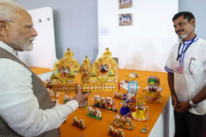 PM Modi to craftsman as he buys Jagannath statue via UPI