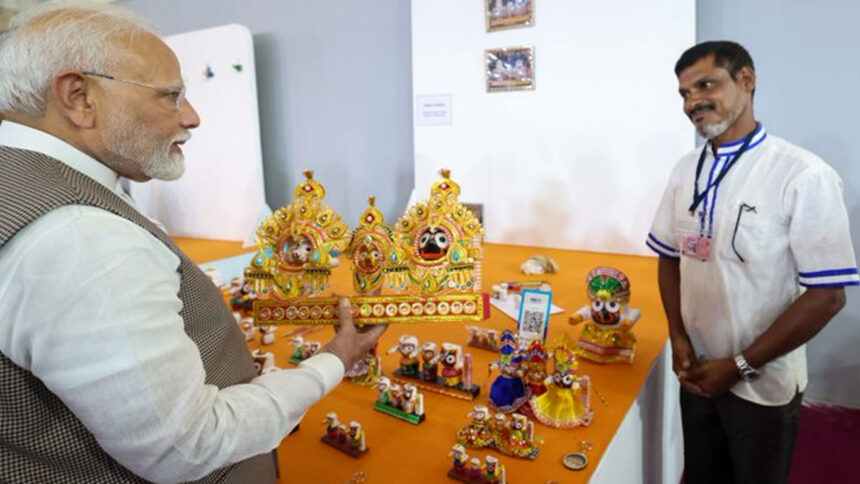 PM Modi to craftsman as he buys Jagannath statue via UPI