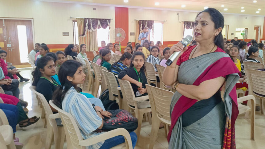 Women's Commission Chairperson Dr.Nagalakshmi Choudhary interacted with the students in the college