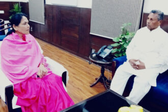 Food Minister Muniyappa meets Union Minister Shobha Karandlaje