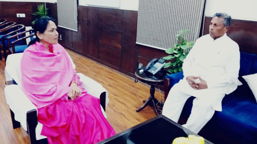 Food Minister Muniyappa meets Union Minister Shobha Karandlaje