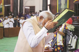 PM Modi extends greetings to the nation on Constitution Day