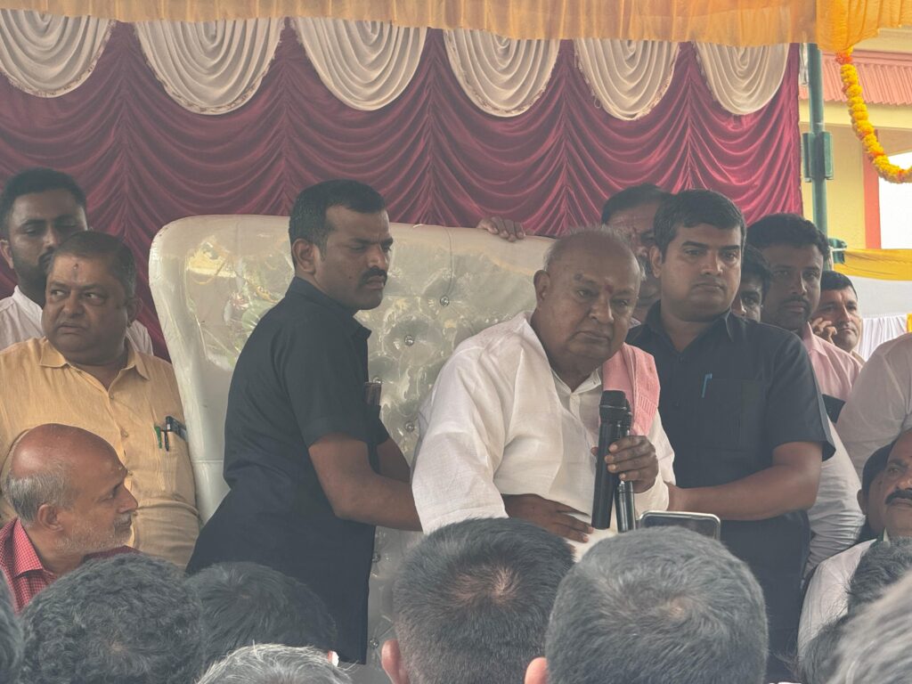 ಎತ್ತಿನ ಗಾಡಿಯಲ್ಲಿ ತೆರಳಿ ಮತಯಾಚಿಸಿದ ನಿಖಿಲ್ 2 WhatsApp Image 2024 11 07 at 13.20.09 9dfaaad5 WhatsApp Image 2024 11 07 at 13.20.09 9dfaaad5 WhatsApp Image 2024 11 07 at 13.20.09 9dfaaad5