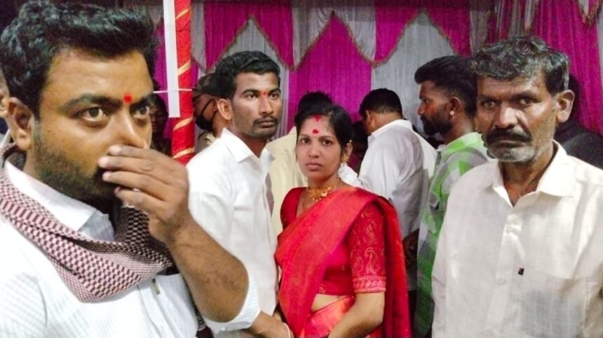 Women's bracelets, chains and mobile phones stolen at Banashankari