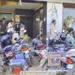 Traffic problem due to vehicles parked in front of hotel, police not bothered