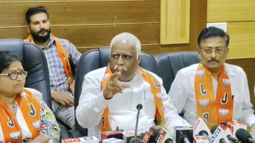 TIraga. TIraga. TIraga.