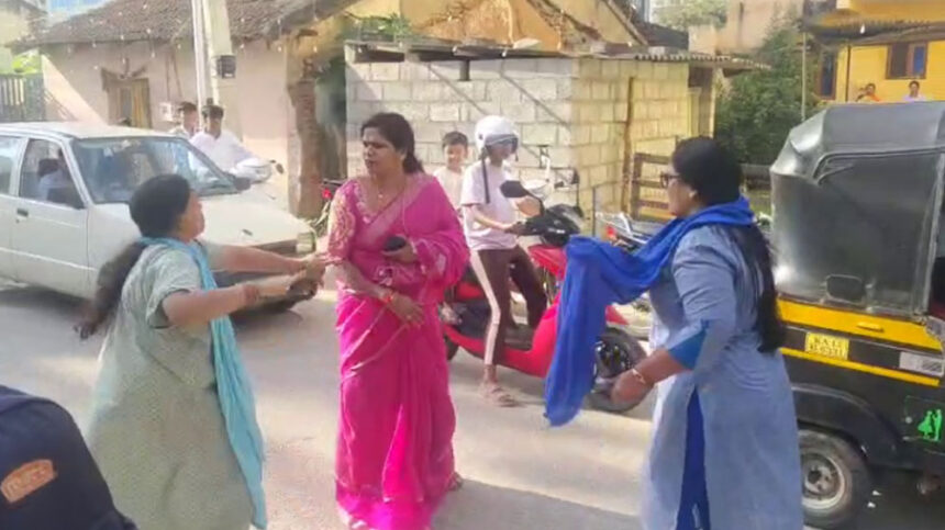 ನಯವಂಚನೆ ಮಾಡಿದ ಮಹಿಳೆಯನ್ನು ಅಟ್ಟಾಡಿಸಿ ಥಳಿಸಿದ ಜನ 1 dgsdgdg dgsdgdg dgsdgdg