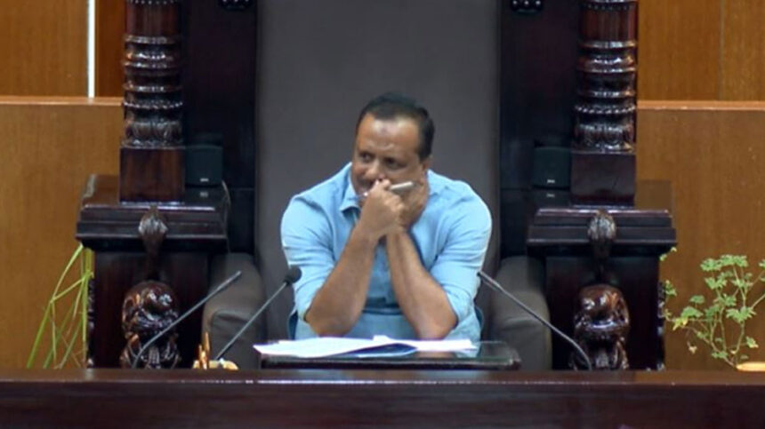 ಶಾಸಕರ ಪ್ರಶ್ನೆಗೆ ಸಮರ್ಪಕ ಉತ್ತರ ಕೊಡದ ಸಚಿವರು : ಸಿಟ್ಟಿಗೆದ್ದು ಪೀಠದಿಂದಲೇ ಎದ್ದು ಹೋದ ಸ್ಪೀಕರ್ ಖಾದರ್ 1 UT Khadar UT Khadar UT Khadar