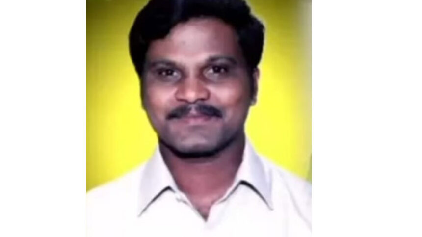 ಪಾಠ ಮಾಡುತ್ತಿರುವಾಗಲೇ ಹೃದಯಾಘಾತವಾಗಿ ಮುಖ್ಯ ಶಿಕ್ಷಕರ ಸಾವು 1 Teacher Teacher Teacher