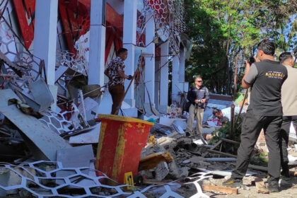 earthquake hits Indonesia earthquake hits Indonesia earthquake hits Indonesia